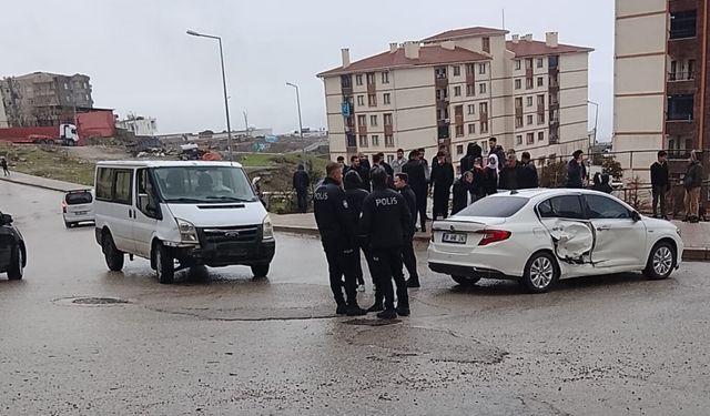 Şırnak'ta maddi hasarlı kaza