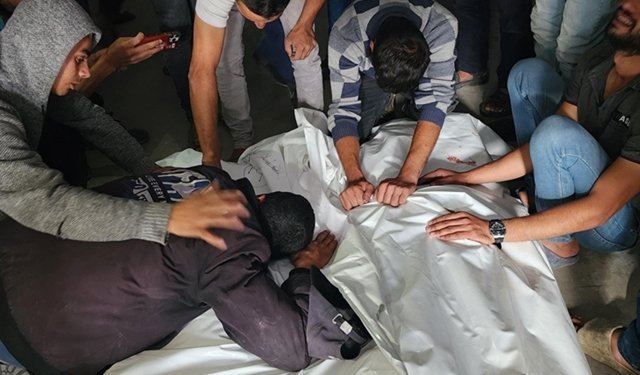 Siyonist rejimin Gazze'ye saldırılarında şehit sayısı 72 bin 312'ye yükseldi