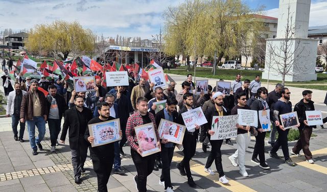 Van YYÜ'de 'Kampüsten Tek Yürek Gazze' yürüyüşü düzenlendi