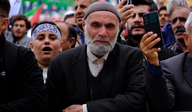 Van'da Mevlid-i Nebi buluşması: Peygamber sevgisi gözyaşlarına dönüştü