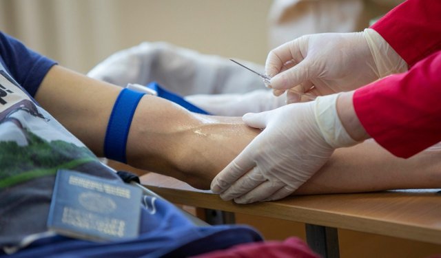 ABD'de aşı güvenliği tartışması büyüyor: FDA kritik araştırmaları durdurdu