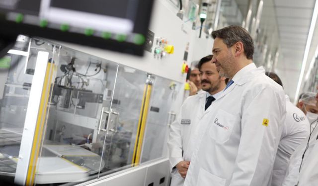 Bakan Bayraktar: Güneşte yeni nesil teknolojiyle üretim kapasitesi 2,1 gigavata çıkacak
