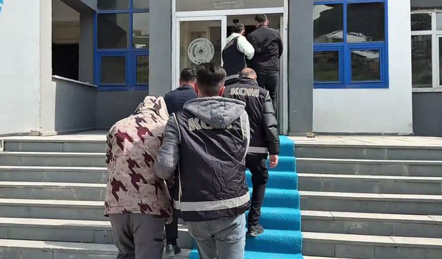Hakkari ve Van'da tefecilik operasyonu: 14 şüpheliye eş zamanlı baskın