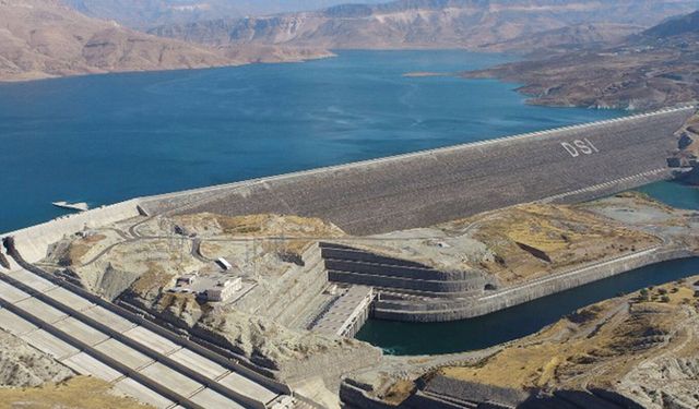 Ilısu Barajı'nda kontrollü su tahliyesi başlatıldı