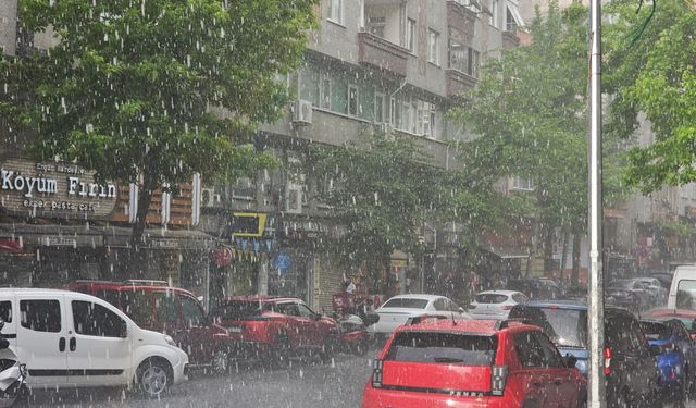 İstanbul'da sağanak ve dolu yağışı etkili oldu