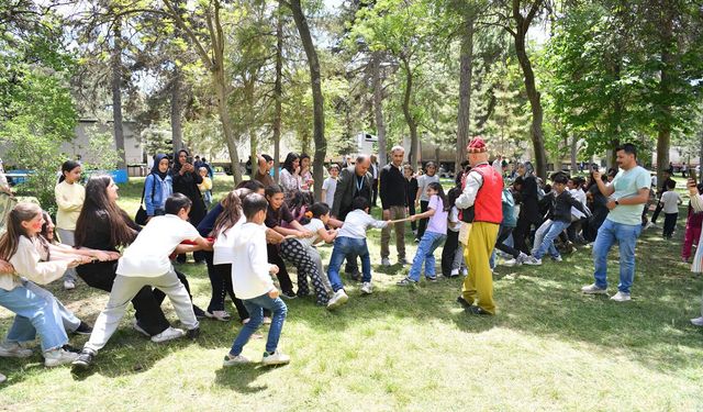 Malatya'da düzenlenen 'çocuk şenliği' renkli görüntülere sahne oldu