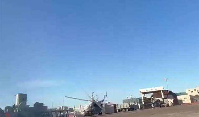 Meksika donanmasına ait helikopter kalkıştan saniyeler sonra yere çakıldı