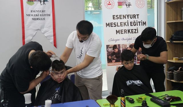 Mesleki eğitim öğrencilerinden özel gereksinimli çocuklara bayram tıraşı