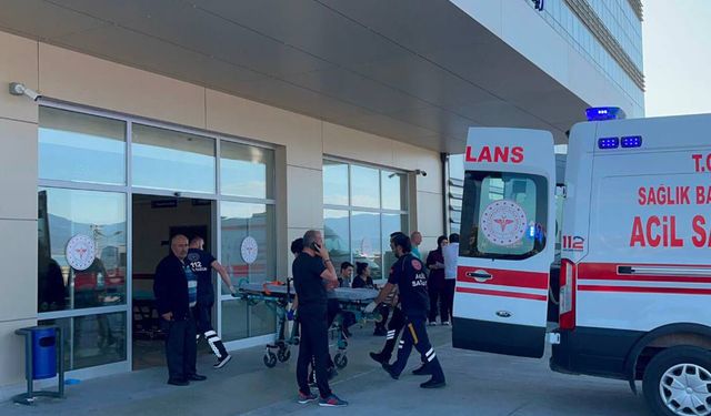 Niğde'de 27 öğrenci gıda zehirlenmesi şüphesiyle hastaneye kaldırıldı