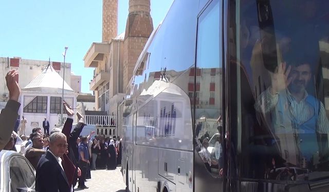 Şırnak'ta 139 Hacı adayı dualarla kutsal topraklara uğurlandı