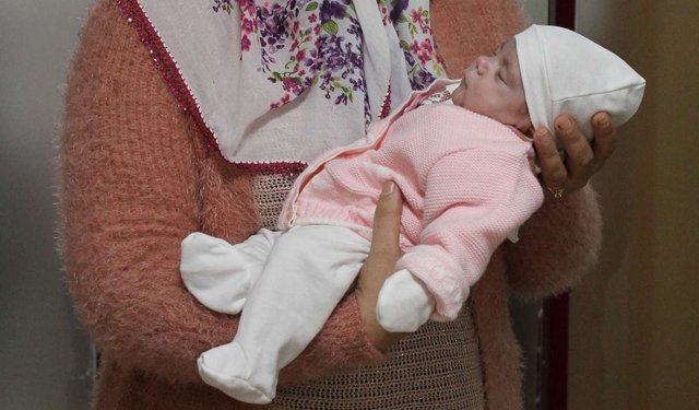 Sözleşmeli personelin doğum izni süresi 24 haftaya çıkarıldı
