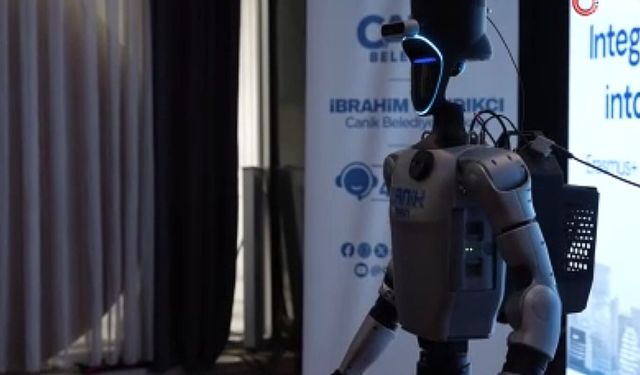 Türkiye'nin ilk nüfusa kayıtlı insansı robotu CANİKMAN meclis toplantısında