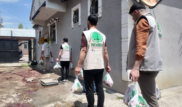 Umut Kervanı Ağrı'da yüzlerce aileye kurban eti ulaştırdı