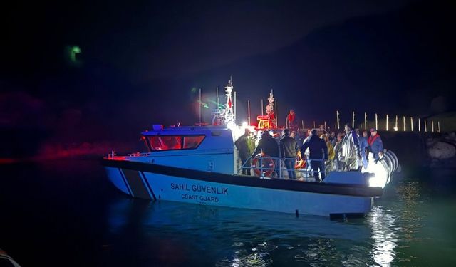 Van'da araçları çamura saplanan 36 kişi kurtarıldı