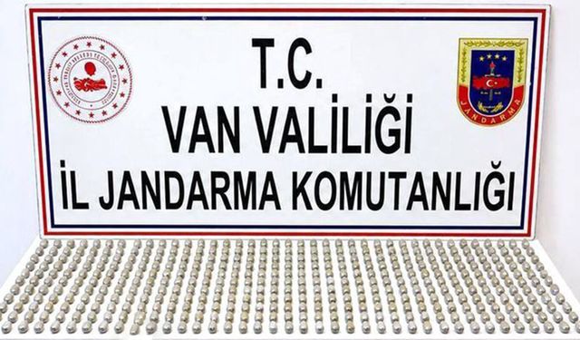 Van'da kapsül halinde 3 kilo 374 gram esrar ele geçirildi: 8 gözaltı