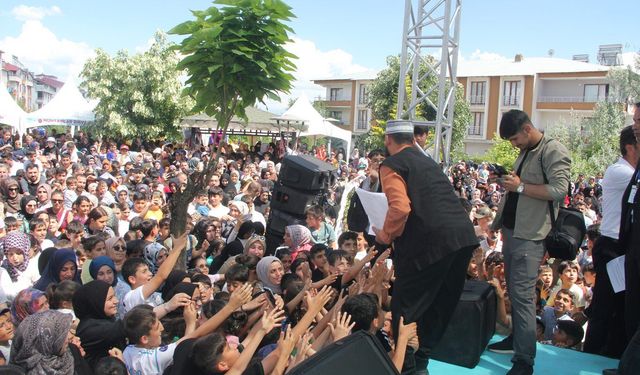   Celal Karatür Bingöllülere ilahi ziyafeti sundu
