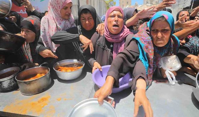 Gazze'de açlığın en ağır yükü: Kırılan onurlar