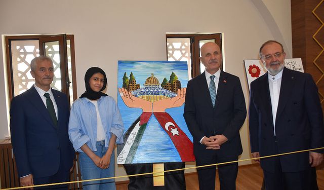 Gazze'deki çocukların umut ve acıları resimlere yansıdı