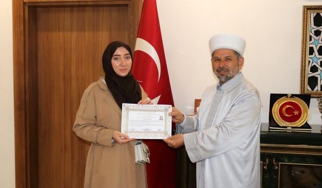 İslamiyeti kabul eden Rus vatandaşına Zehra ismi verildi