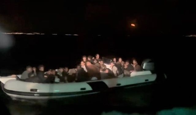 İzmir açıklarında 34 düzensiz göçmen yakalandı