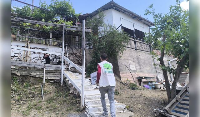 İzmir Umut Kervanından ihtiyaç sahibi ailelere gıda desteği