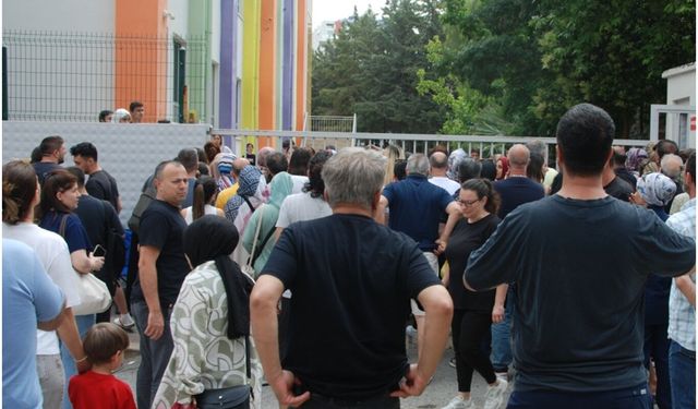 İzmir'de LGS sonrası öğrenciler duygularını paylaştı