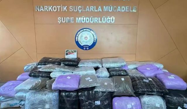 İzmir'de uyuşturucu operasyonu: 371 kilogram skunk ele geçirildi