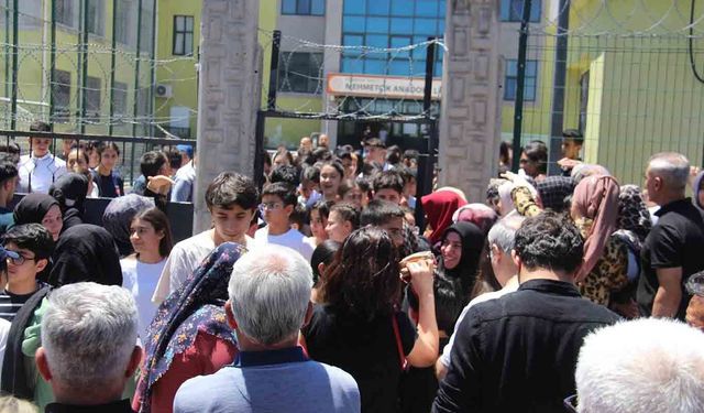 LGS sona erdi: 1 milyondan fazla öğrenci ter döktü