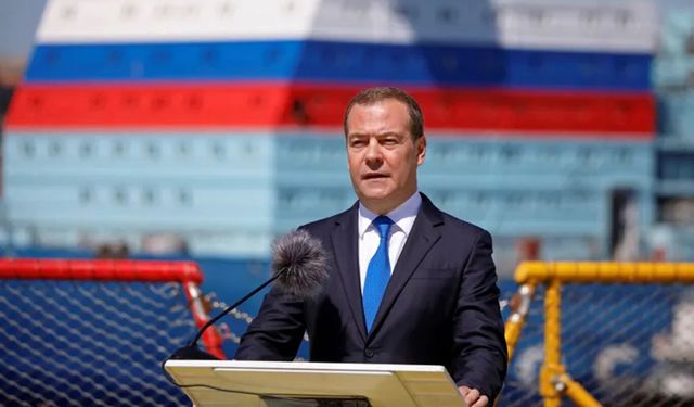 Medvedev: Tahran, Washington'a boyun eğmedi, Netanyahu savaş çığırtkanlığına devam ediyor