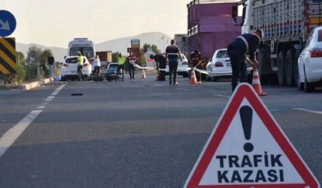 Menderes'te iki otomobil çarpıştı: Bir ölü, 4 yaralı