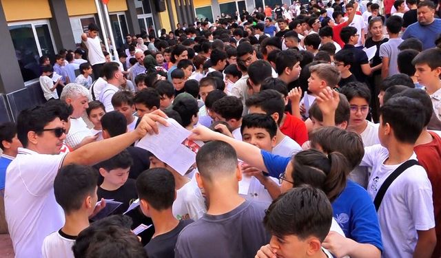 Mersin'de Karne heyecanı: Öğrenciler tatil planlarını ve gelecek hedeflerini anlattı