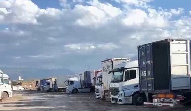 Nahçıvan'da tır şoförlerinden imdat çağrısı '5 gündür tozun toprağın içinde mahsur kaldık!'