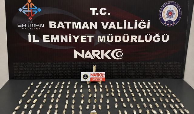 Otobüs yolcularının midesinden uyuşturucu çıktı