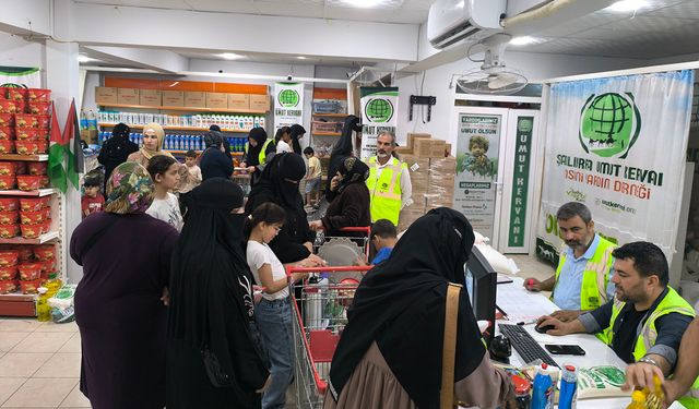Şanlıurfa Umut Kervan'ından yüzlerce aileye sosyal market desteği