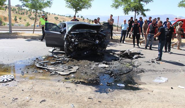 Şırnak'ta iki otomobil kafa kafaya çarpıştı: Bir ölü, 3 yaralı