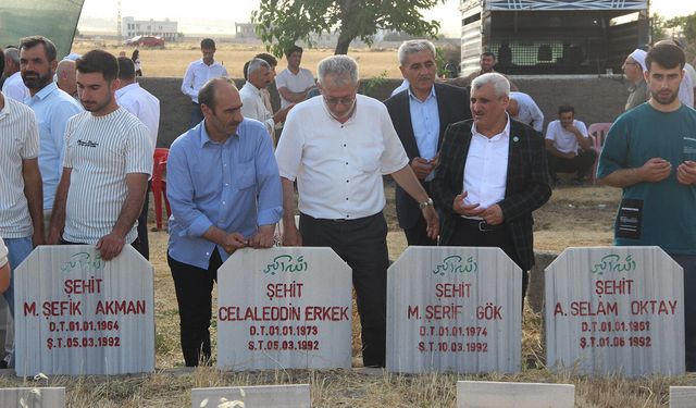 Tepeköy şehitleri kabirleri başında rahmet ile anıldı
