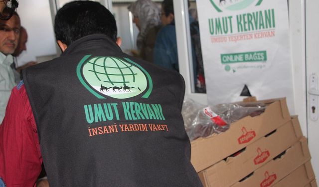 Umut Kervanı Mardin'de yüzlerce aileye et dağıtımında bulundu