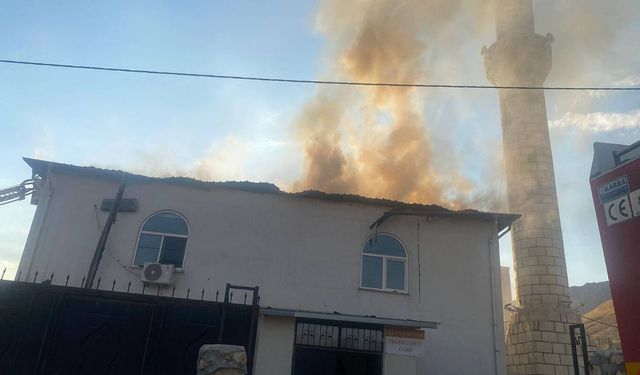 Batman'da cami yangını itfaiye ekiplerinin müdahalesiyle söndürüldü