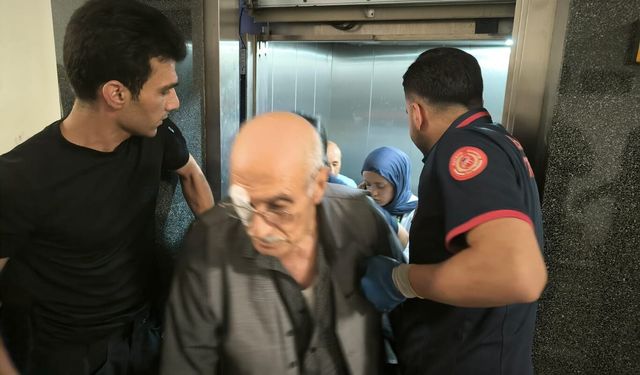 Batman'da hastane asansöründe mahsur kalan vatandaşlar kurtarıldı