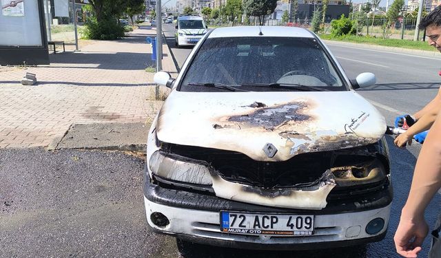 Batman'da seyir halindeki otomobil alevlere teslim oldu