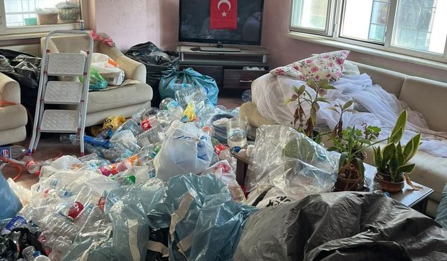 Bursa'da bir dairede 5 ton çöp çıkarıldı