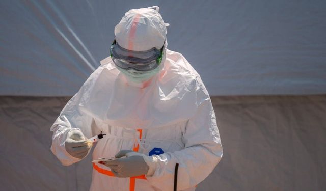 Ebola tedavi merkezinde daha fazla sağlık çalışanı greve gitti