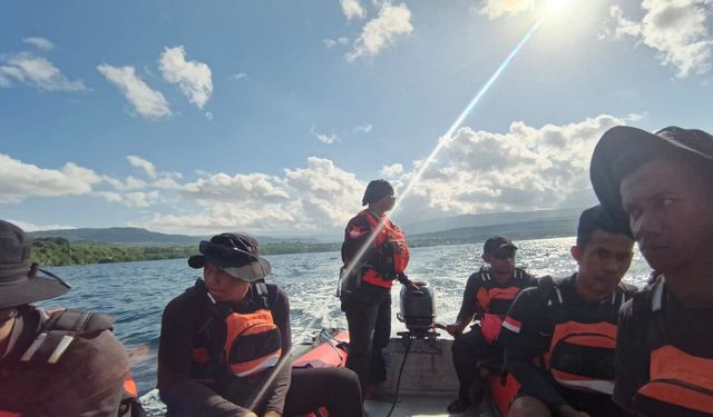 Endonezya'da Avrupalı turistleri taşıyan sürat teknesi kayboldu