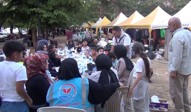 Gaziantep'te ihtiyaç sahipleri yararına düzenlenen kermeste yetim çocuklar unutulmadı