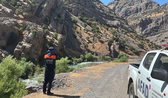 Habur-2 Çayı'nda kaybolan genci arama çalışmaları sınır ötesine taşındı