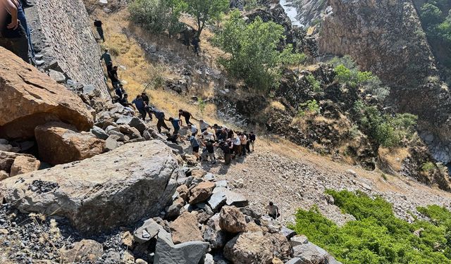 Habur Çayı'na düşerek akıntıya kapılan genç hayatını kaybetti