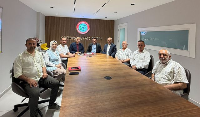 HÜDA PAR'dan Antalya Eczacılar Odası'na ziyaret 