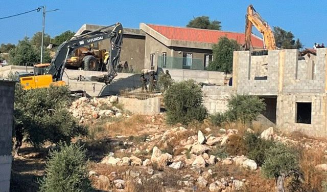 İşgalciler Kudüs, Ramallah ve Cenin'de 8 ev ve tarım tesisini yıktı