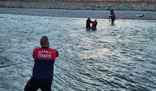 Kezer Çayı'nda su yükseldi: Mahsur kalan 8 kişi ekiplerce kurtarıldı
