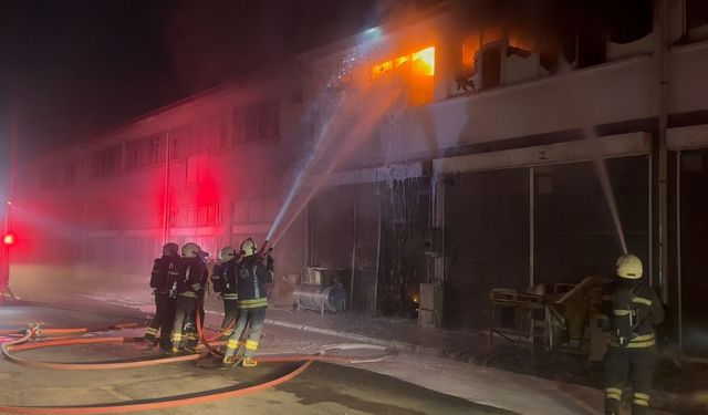 Konya'da mobilya fabrikasında yangın
